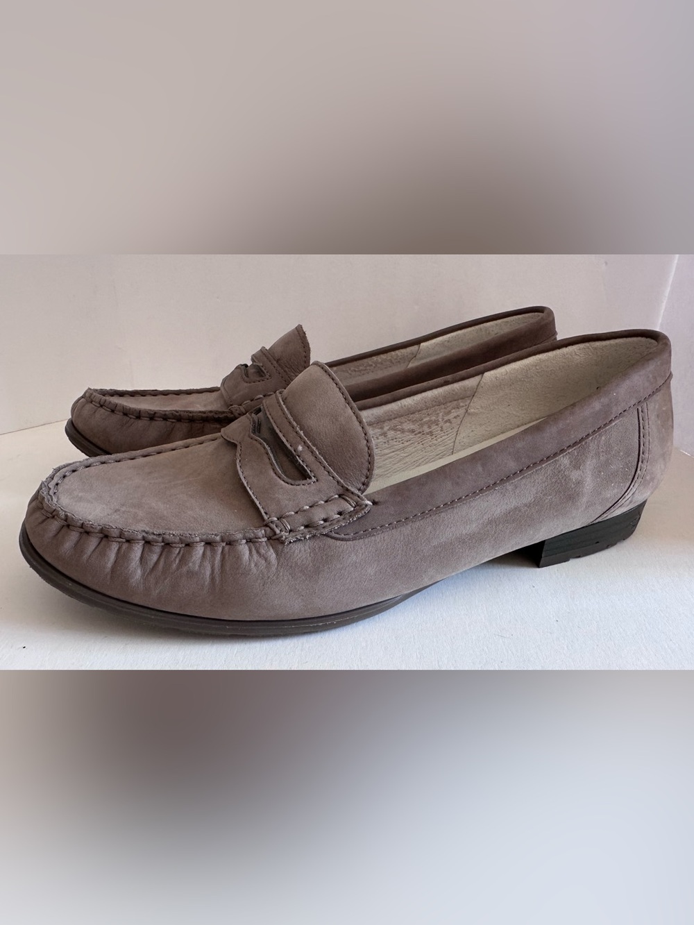 Ara womens 8.5 Grey Nubuck Suede LOAFER womens UK 6 Leather Classic Preppy Penny
